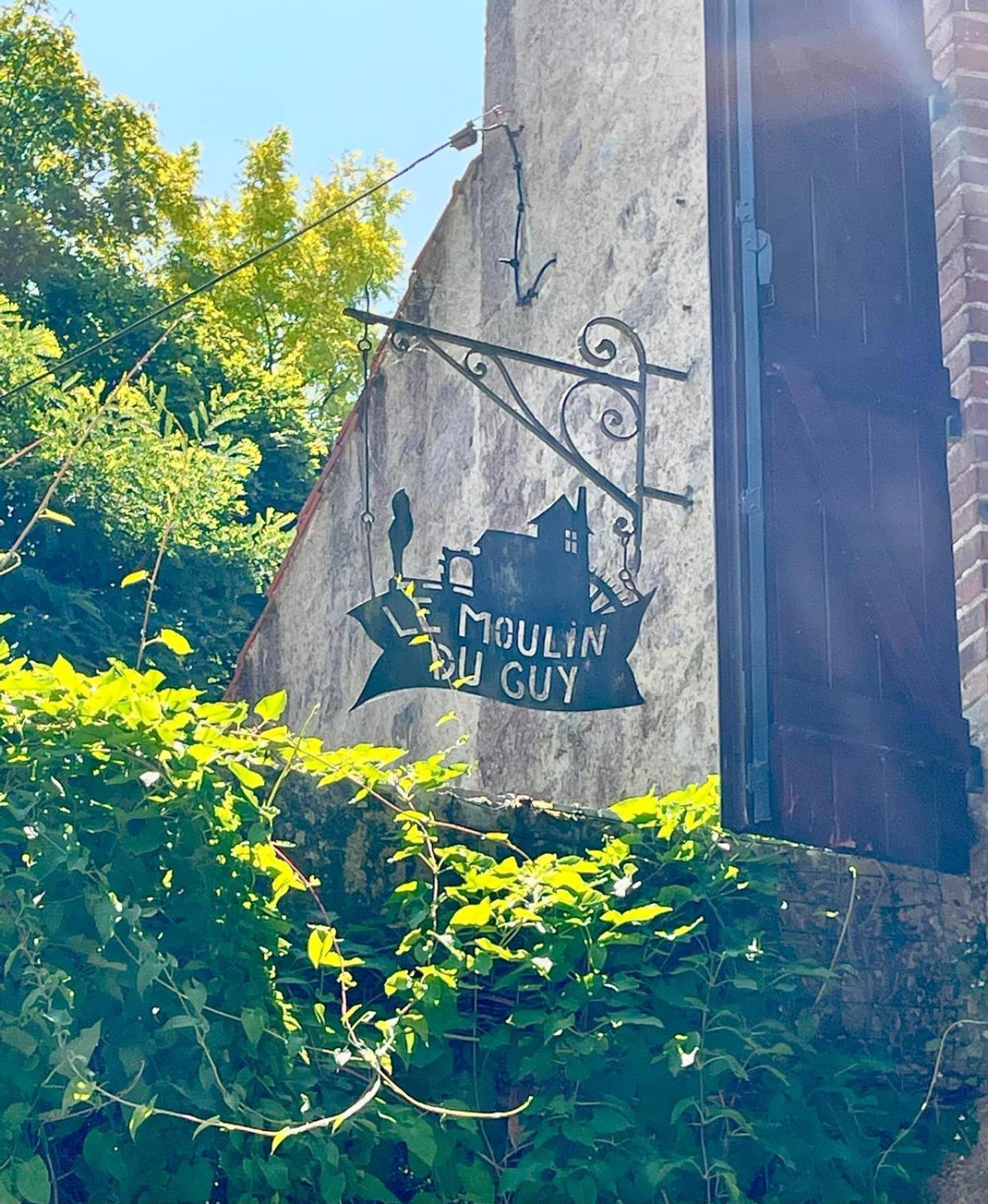 Le Moulin Du Guy, Proche Du Puy Dufou Bed & Breakfast Chanverrie Eksteriør bilde