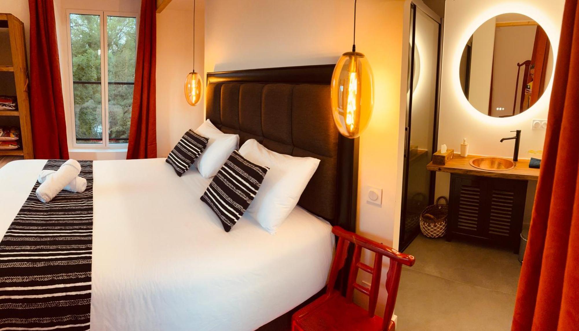 Le Moulin Du Guy, Proche Du Puy Dufou Bed & Breakfast Chanverrie Eksteriør bilde