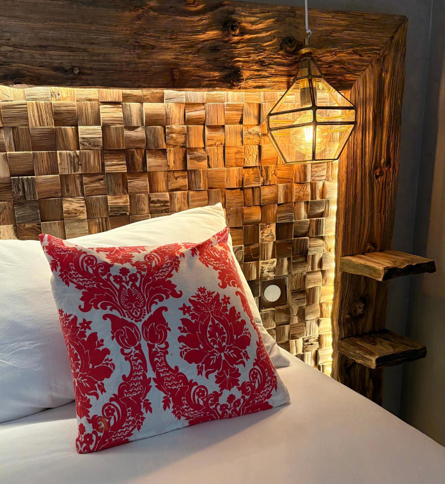 Le Moulin Du Guy, Proche Du Puy Dufou Bed & Breakfast Chanverrie Eksteriør bilde