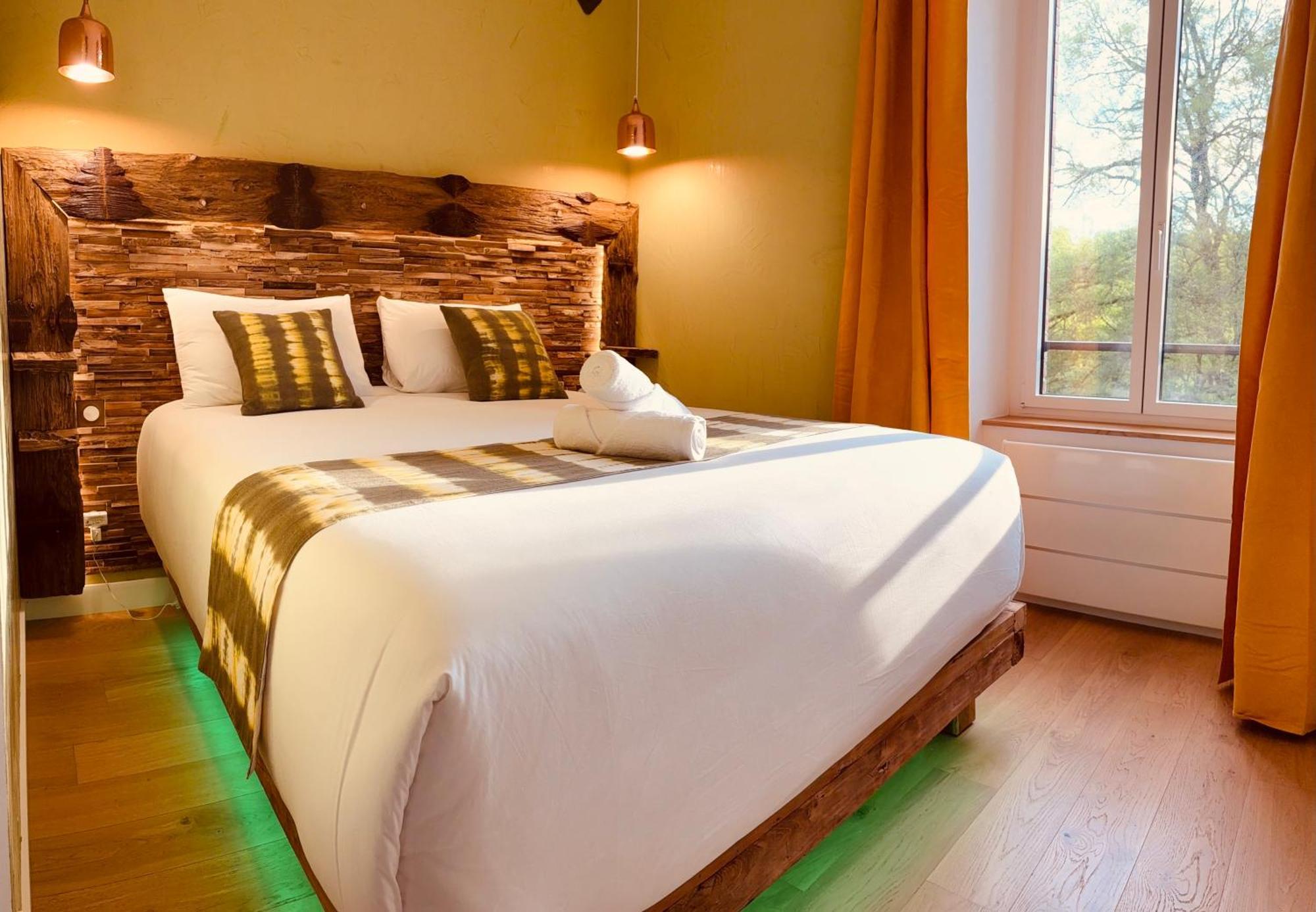 Le Moulin Du Guy, Proche Du Puy Dufou Bed & Breakfast Chanverrie Eksteriør bilde