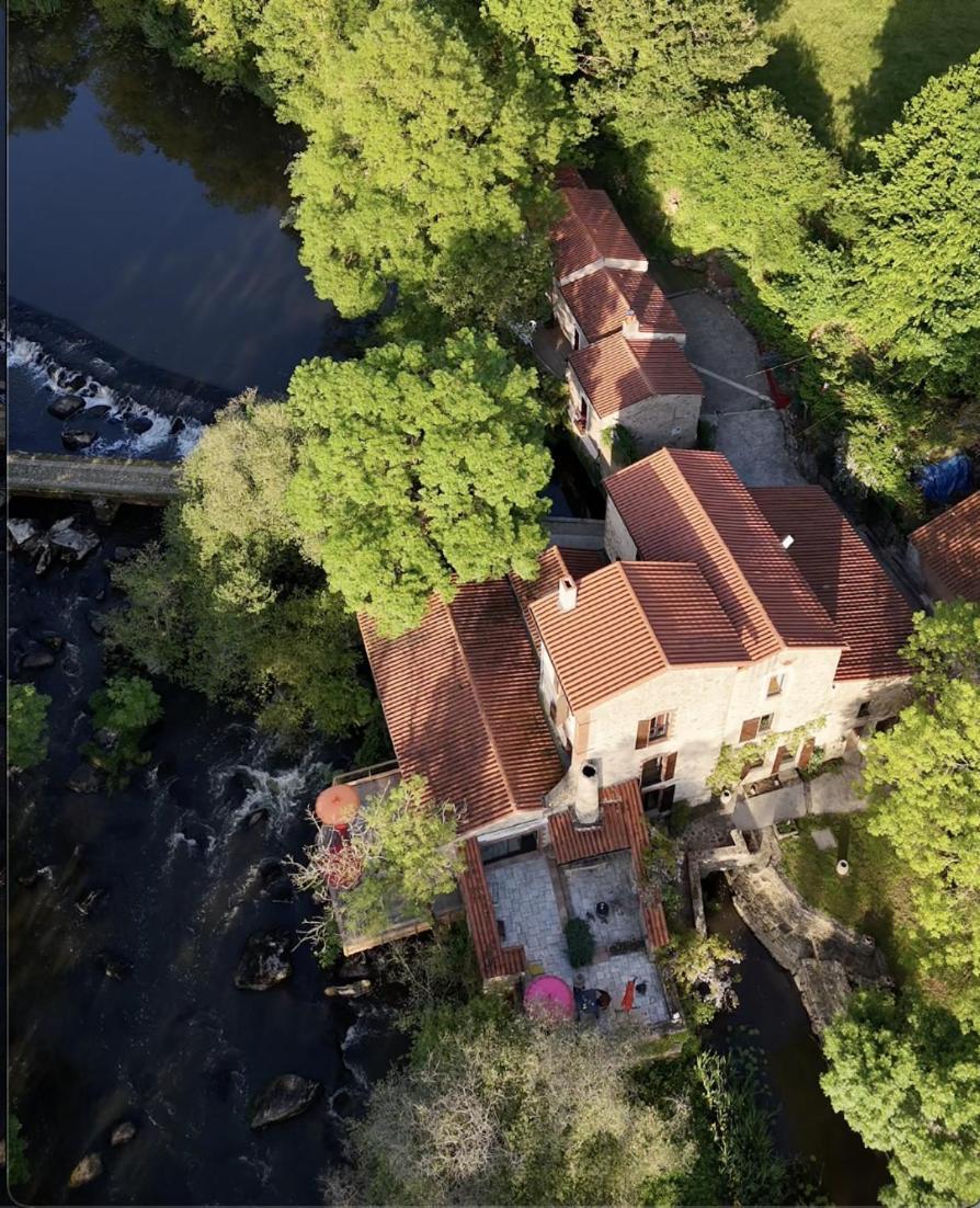 Le Moulin Du Guy, Proche Du Puy Dufou Bed & Breakfast Chanverrie Eksteriør bilde